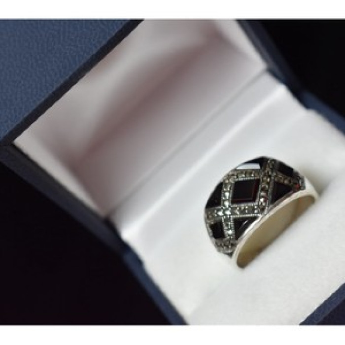 925 Sterling Silver Black Nephrite & Marcasites Ring Size 8