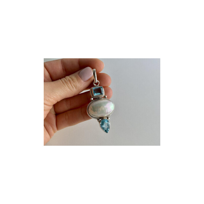 925 STERLING SILVER MOTHER OF PEARL & TOPAZ PENDANT