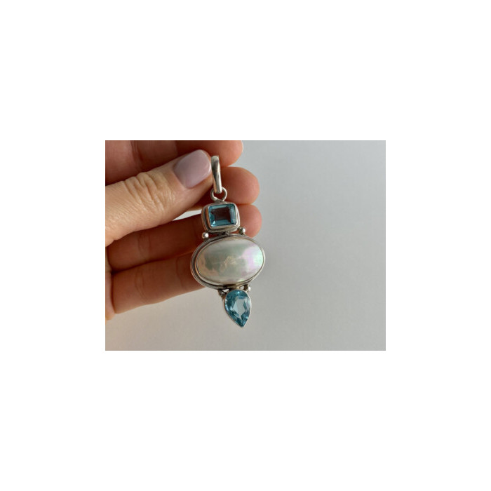 925 STERLING SILVER MOTHER OF PEARL & TOPAZ PENDANT