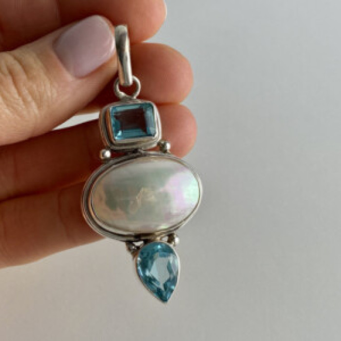925 Sterling Silver Mother OF Pearl & Topaz Pendant