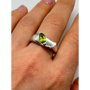 925 Sterling Silver Peridot Ring Size 8