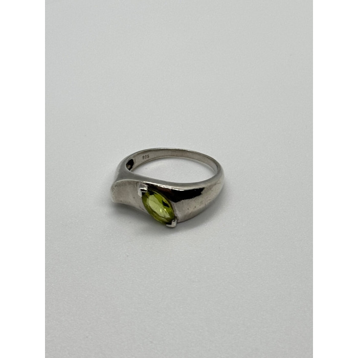 925 Sterling Silver Peridot Ring Size 8