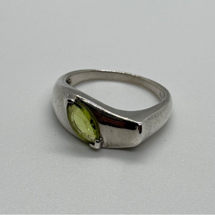 925 Sterling Silver Peridot Ring Size 8