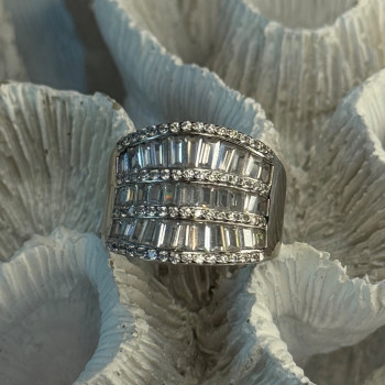 Elegant Design 925 Sterling Silver Cz Ring Size 9