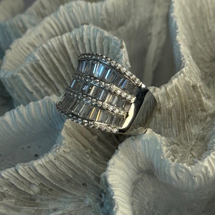 Elegant Design 925 Sterling Silver Cz Ring Size 9