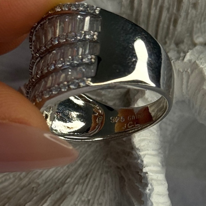 Elegant Design 925 Sterling Silver Cz Ring Size 9