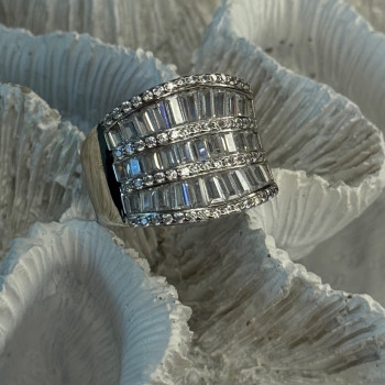 Elegant Design 925 Sterling Silver Cz Ring Size 9