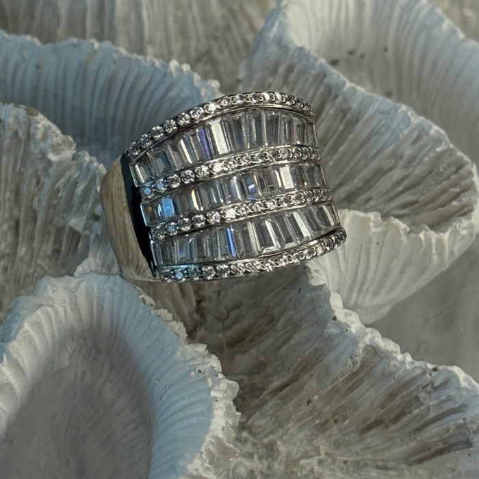 Elegant Design 925 Sterling Silver Cz Ring Size 9
