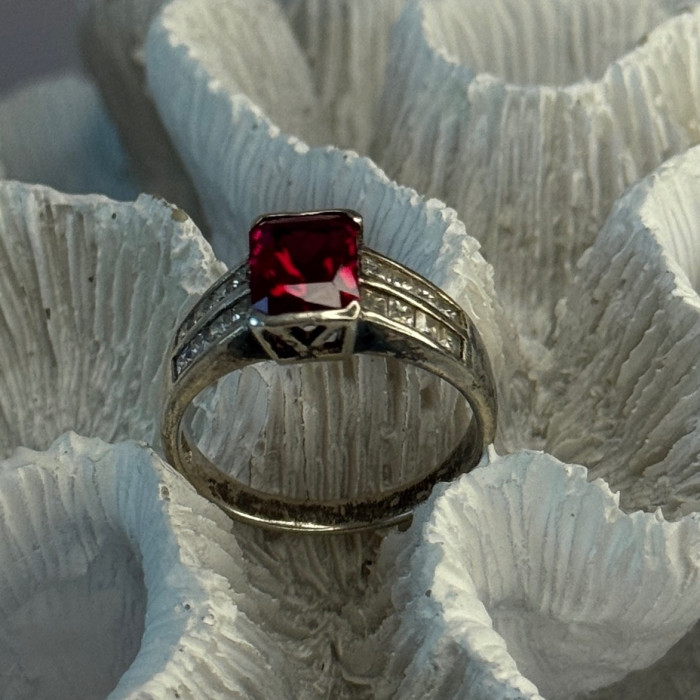 925 Sterling Silver Ruby & Beryl Ring Size 10