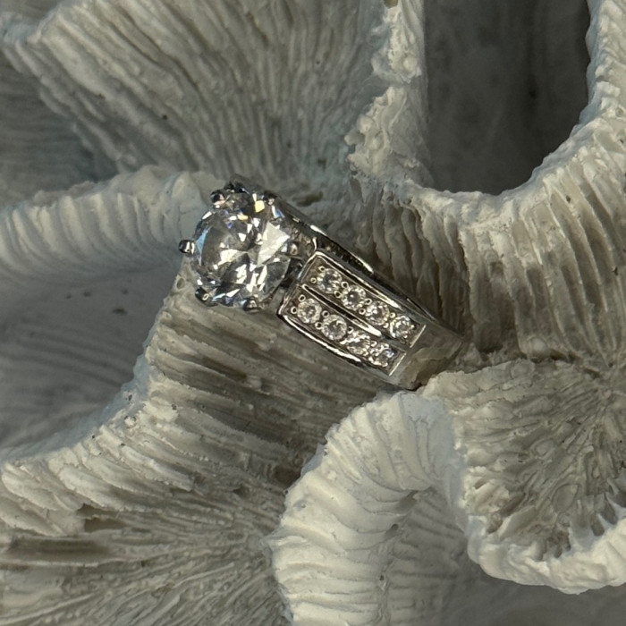 Shiny 925 Sterling Silver Cz Ring Size 5