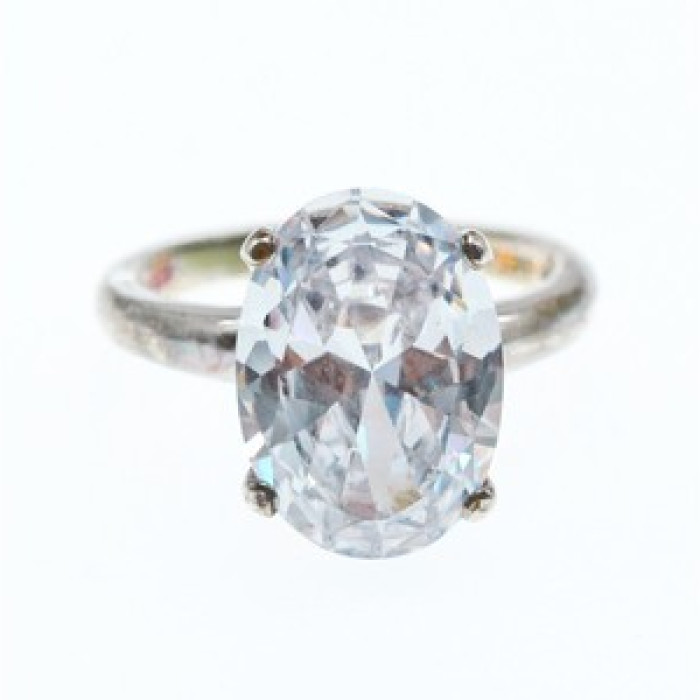 925 Sterling Silver CZ Ring Size 8 Seta