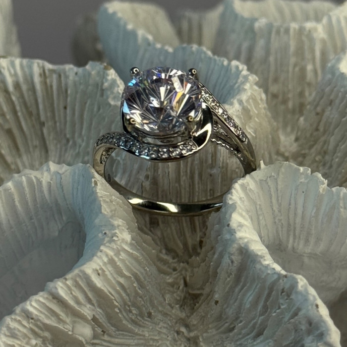 Shiny 925 Sterling Silver Cz Ring Size 8