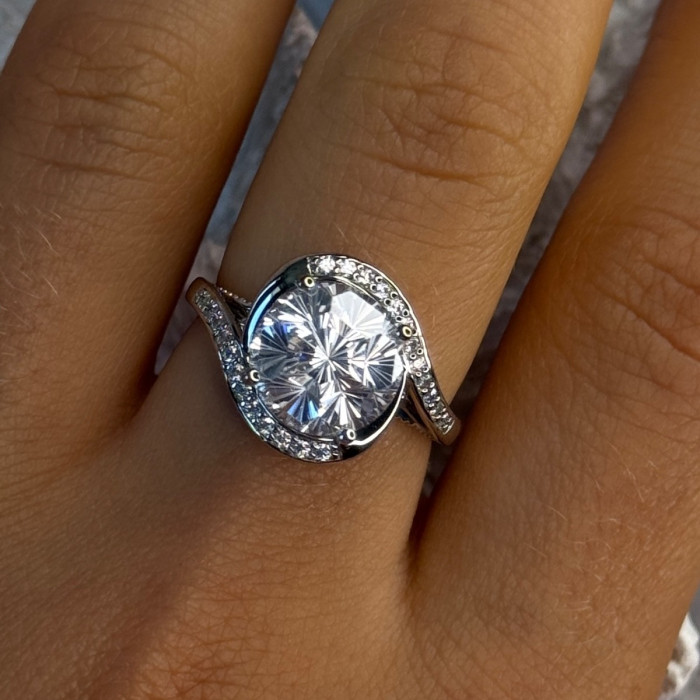 Shiny 925 Sterling Silver Cz Ring Size 8