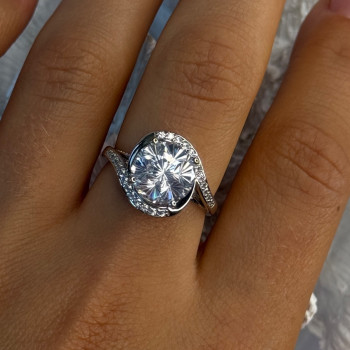 Shiny 925 Sterling Silver Cz Ring Size 8