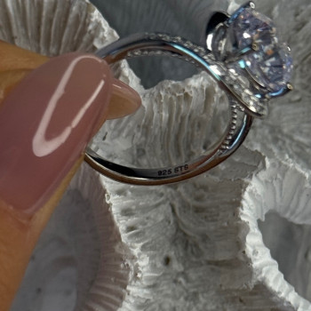 Shiny 925 Sterling Silver Cz Ring Size 8