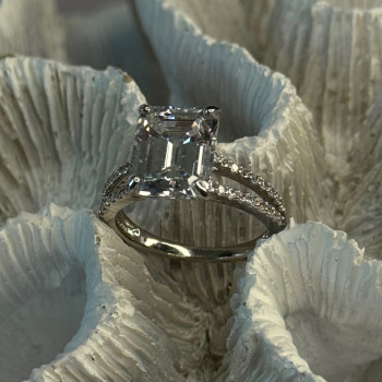 Beautiful 925 Sterling Silver Cz Ring Size 7