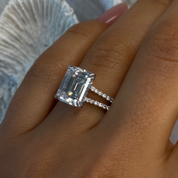 Beautiful 925 Sterling Silver Cz Ring Size 7