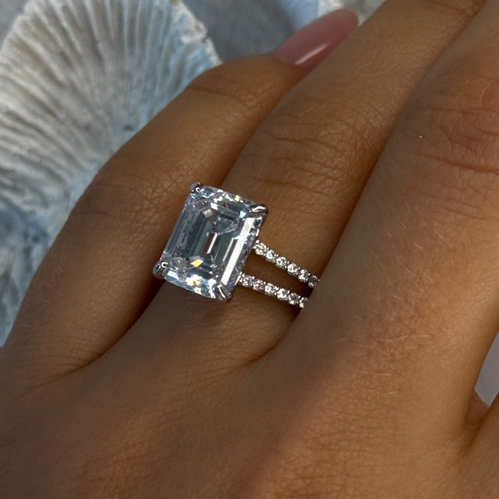 Beautiful 925 Sterling Silver Cz Ring Size 7
