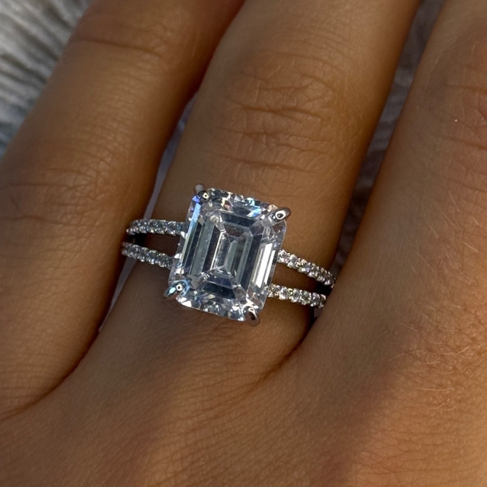 Beautiful 925 Sterling Silver Cz Ring Size 7