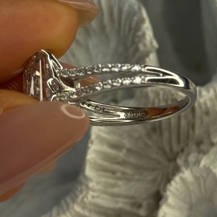 Beautiful 925 Sterling Silver Cz Ring Size 7