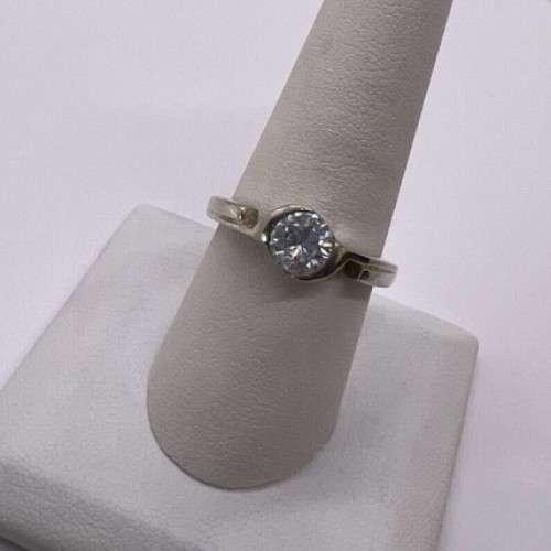 925 Sterling Silver CZ Ring Size 8.5