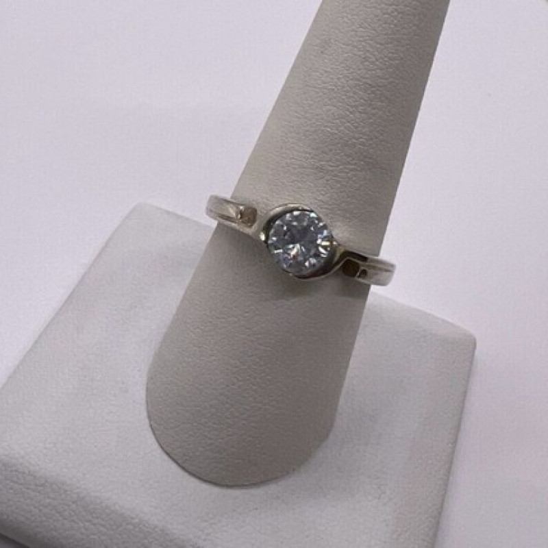 925 Sterling Silver CZ Ring Size 8.5