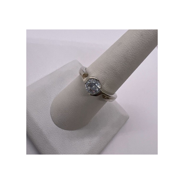 925 Sterling Silver CZ Ring Size 8.5