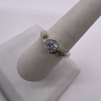925 Sterling Silver CZ Ring Size 8.5