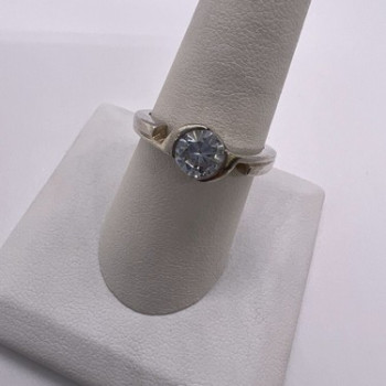 925 Sterling Silver CZ Ring Size 8.5