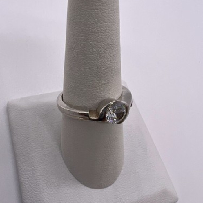 925 Sterling Silver CZ Ring Size 8.5