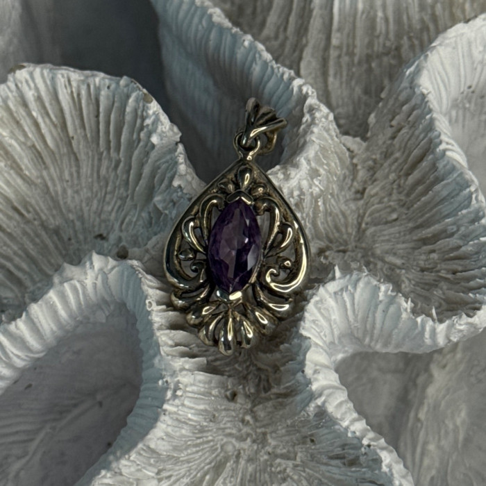 Classy 925 Sterling Silver Amethyst Pendant Length 1.20 Inch