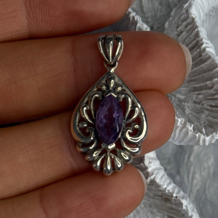 Classy 925 Sterling Silver Amethyst Pendant Length 1.20 Inch