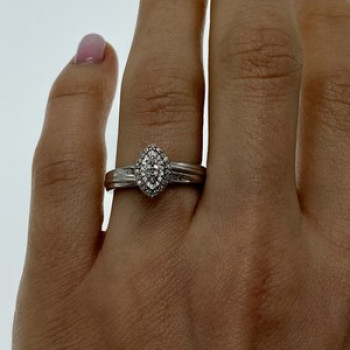 925 Sterling Silver White Sapphires Ring Size 7