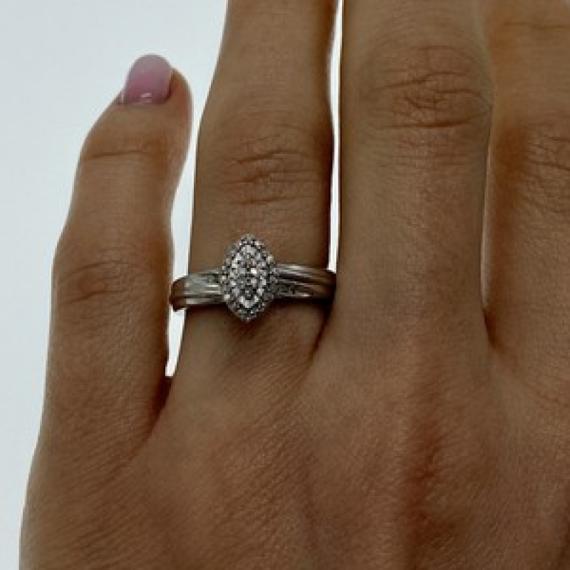 925 Sterling Silver White Sapphires Ring Size 7