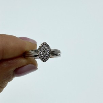 925 Sterling Silver White Sapphires Ring Size 7