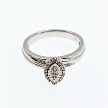 925 Sterling Silver White Sapphires Ring Size 7