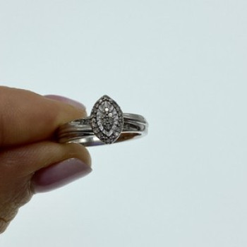 925 Sterling Silver White Sapphires Ring Size 7