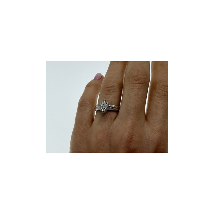 925 Sterling Silver White Sapphires Ring Size 7