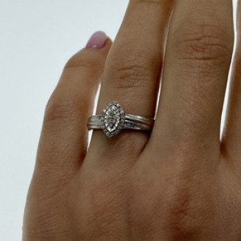 925 Sterling Silver White Sapphires Ring Size 7