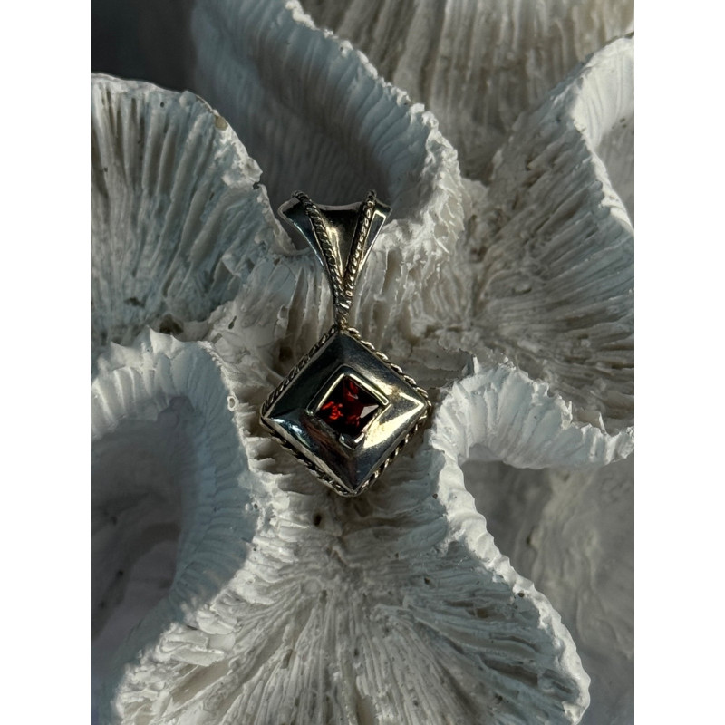Vintage 925 Sterling Silver Garnet Pendant Length 1.10 Inch