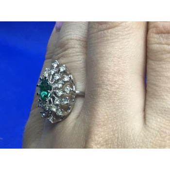 Beautifull Ring With Green & White CZ Size 6.5