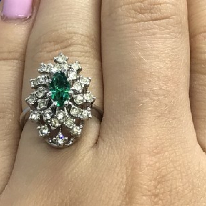 Beautifull Ring With Green & White CZ Size 6.5
