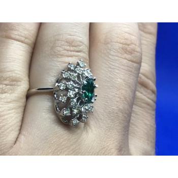 Beautifull Ring With Green & White CZ Size 6.5