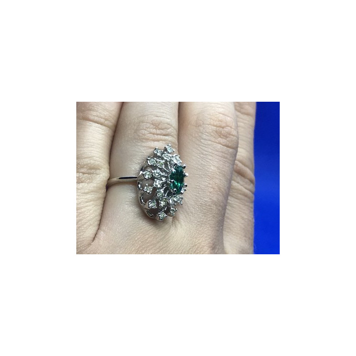 Beautifull Ring With Green & White CZ Size 6.5