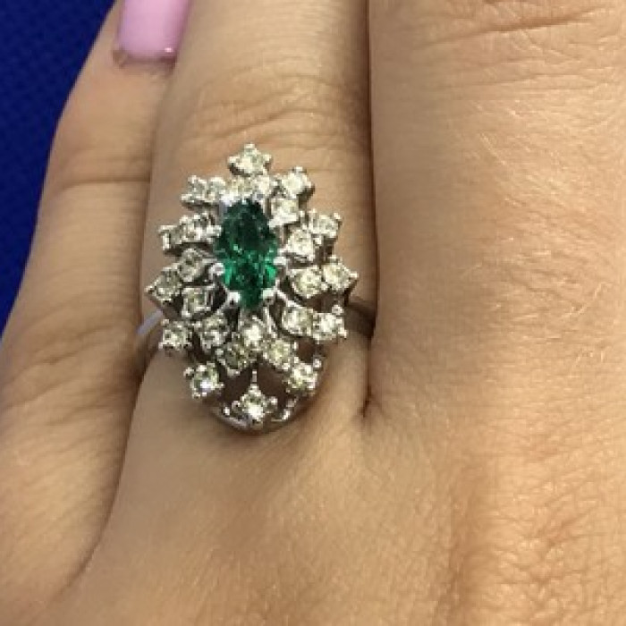 Beautifull Ring With Green & White CZ Size 6.5
