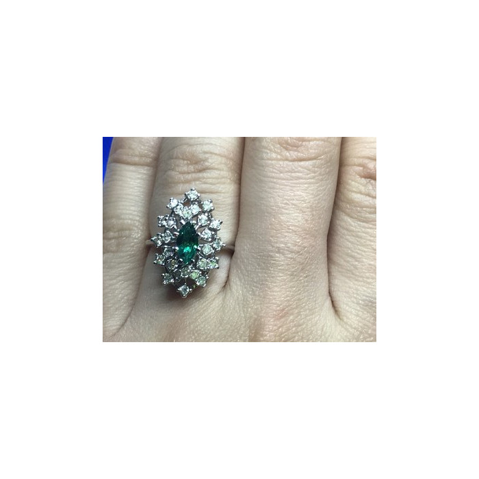 Beautifull Ring With Green & White CZ Size 6.5