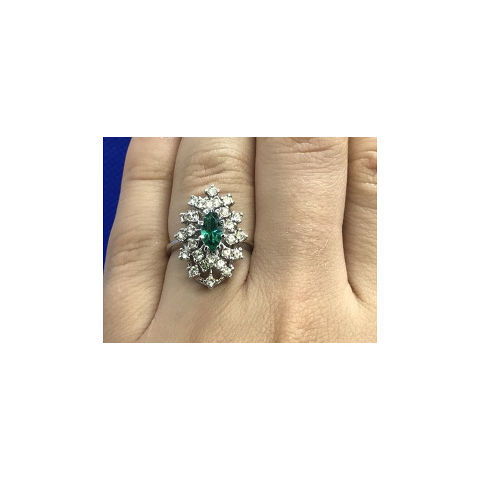 Beautifull Ring With Green & White CZ Size 6.5