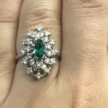 Beautifull Ring With Green & White CZ Size 6.5