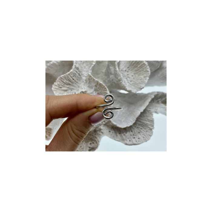 925 Sterling Silver Ring Size 6.5 (adjustable)