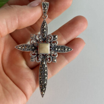 925 Sterling Silver Agate & Marcasite Cross Pendant